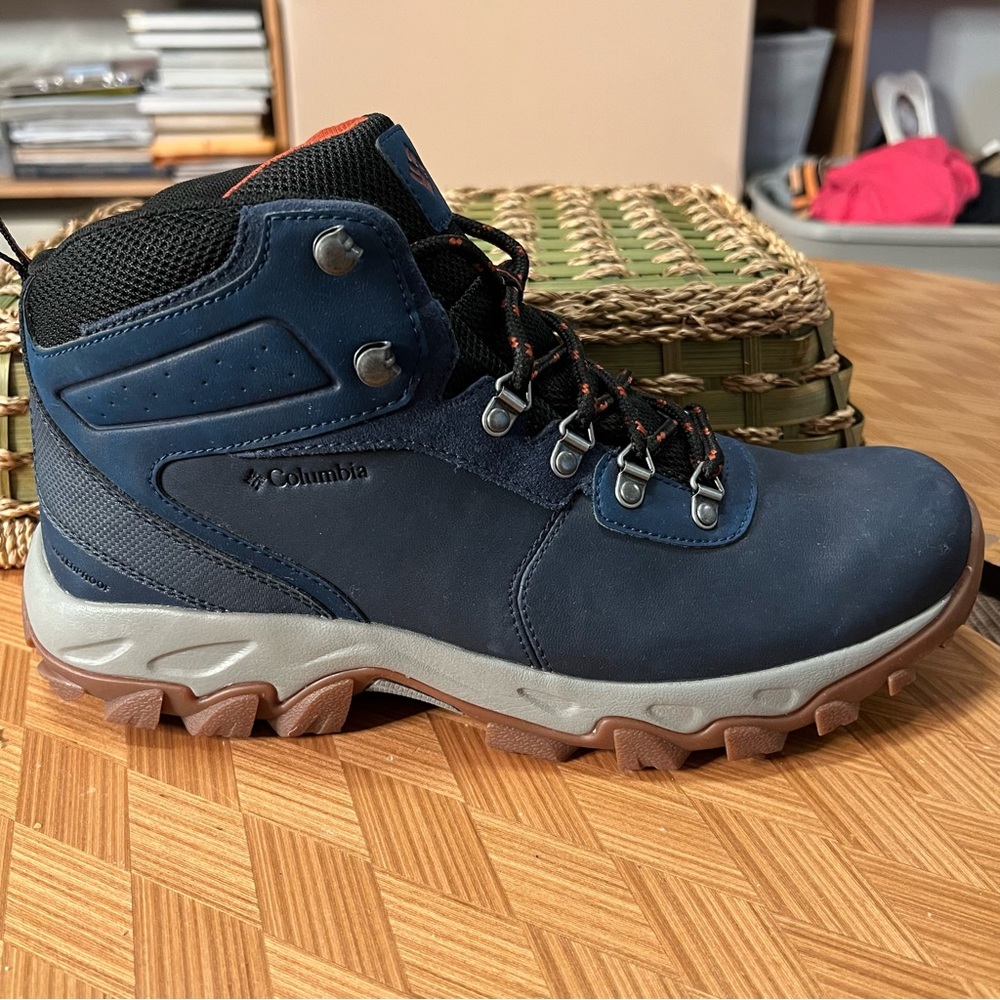Columbia Blue Outdoor Boots (Gently used)